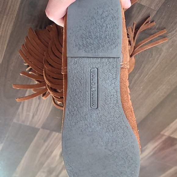 EUC Minnetonka fringe boots - Picture 4 of 16